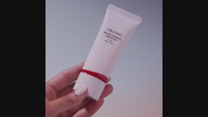 Shiseido Revitalessence Skin Glow Base de Teint SPF 25 PA++ 30 ml